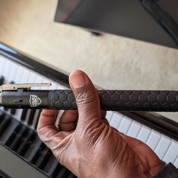 Black and Silver Telescopic Baton - Picture 9 of 16